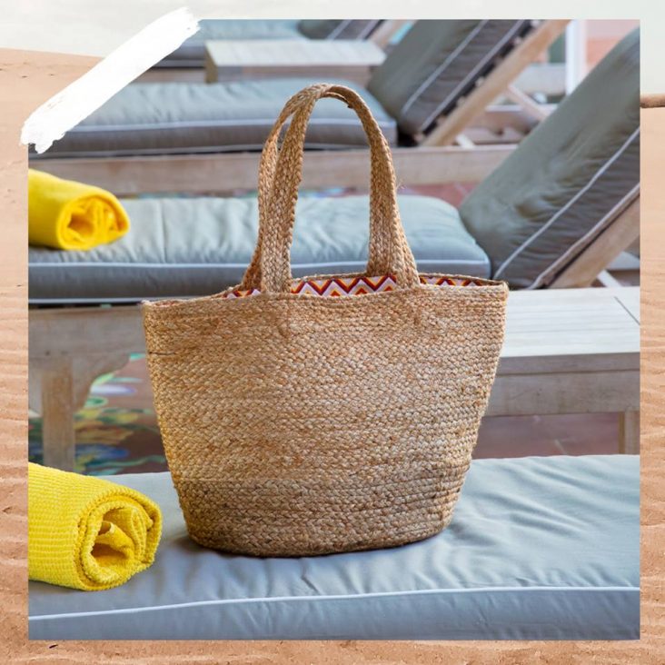 BE TRENDY AT THE BEACH I: CARPISA KNITTED BAGS WITH COOL INSCRIPTIONS ...